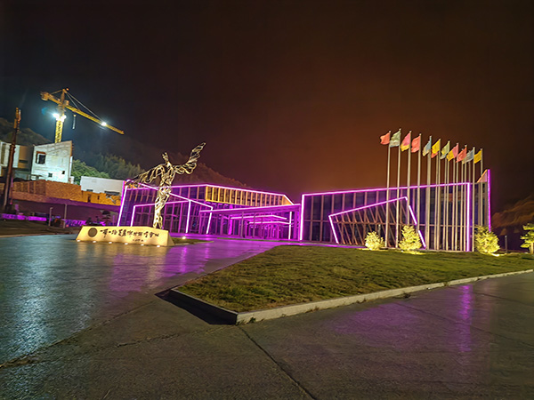 城市亮化是现代城市建设的重要组成部分,它不仅可以美化城市的夜景,还能提升城市的整体形象。随着科技的不断进步,城市亮化也得到了更多的关注和创新。本文将介绍一些关于城市亮化的创意和技术,帮助读者了解城市亮化的重要性以及如何进行红古城市亮化的规划和实施。 城市亮化是现代城市建设的重要组成部分,它不仅可以美化城市的夜景,还能提升城市的整体形象。随着科技的不断进步,城市亮化也得到了更多的关注和创新。本文将介绍一些关于城市亮化的创意和技术,帮助读者了解红古城市亮化的重要性以及如何进行红古城市亮化的规划和实施。